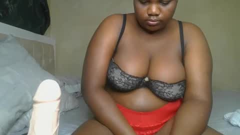 Snapshot of sassie_bee chatting on December 9, 2024, 1:51 am sassie_bee online show from December 9, 2024, 1:51 am