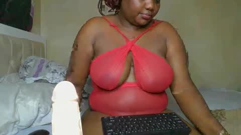 Snapshot of sassie_bee chatting on January 7, 2025, 2:42 am sassie_bee online show from January 7, 2025, 2:42 am