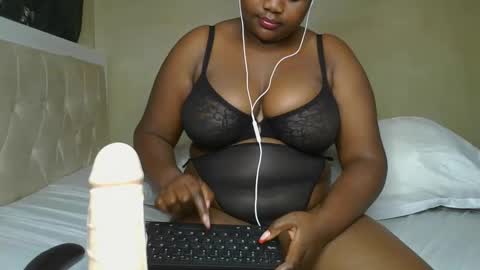 Snapshot of sassie_bee chatting on January 16, 2025, 1:58 am sassie_bee online show from January 16, 2025, 1:58 am