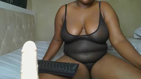 Snapshot of sassie_bee chatting on January 20, 2025, 10:59 pm sassie_bee online show from January 20, 2025, 10:59 pm