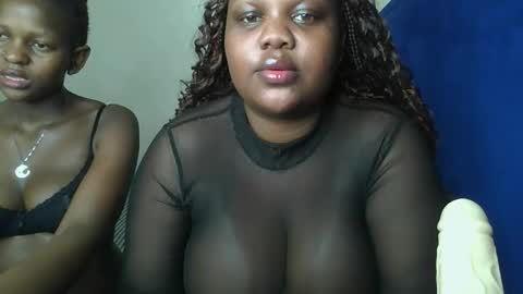 Snapshot of sassie_bee chatting on September 15, 2025, 5:35 pm sassie_bee online show from September 15, 2025, 5:35 pm