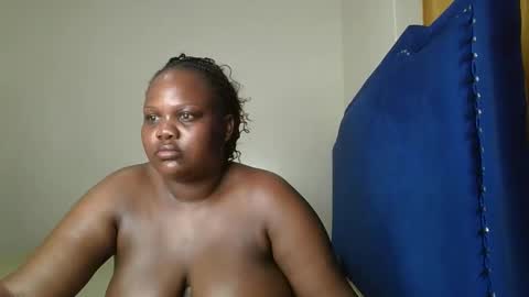 Snapshot of sassie_bee chatting on September 18, 2025, 5:15 pm sassie_bee online show from September 18, 2025, 5:15 pm