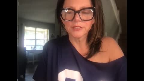 Snapshot of sassynsweetmilf chatting on May 20, 2026, 12:33 pm sassynsweetmilf online show from May 20, 2026, 12:33 pm