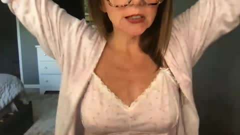 Snapshot of sassynsweetmilf chatting on June 16, 2026, 1:47 pm sassynsweetmilf online show from June 16, 2026, 1:47 pm
