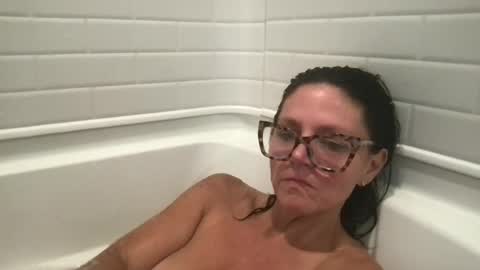Snapshot of sassynsweetmilf chatting on July 4, 2026, 4:46 pm sassynsweetmilf online show from July 4, 2026, 4:46 pm