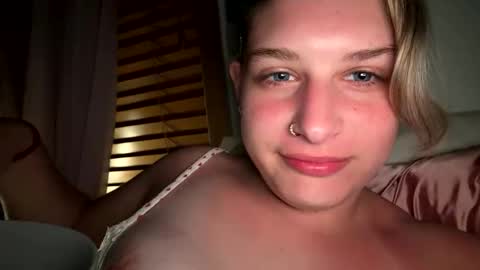 sassysquirtsmmm online show from March 26, 2026, 4:51 am