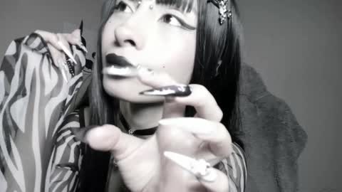    im expecting 300 thumbs up on my altar online show from January 18, 2025, 4:04 am