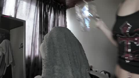    im expecting 300 thumbs up on my altar online show from February 4, 2025, 9:41 pm