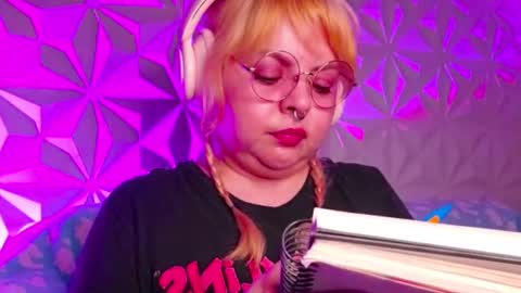 Gina George online show from September 24, 2025, 12:47 am