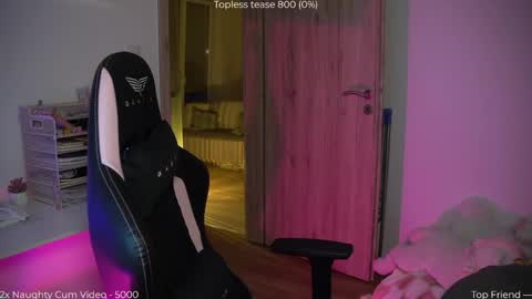 Snapshot of savvage_play chatting on April 22, 2026, 6:20 pm Naomi online show from April 22, 2026, 6:20 pm