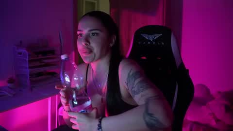 Snapshot of savvage_play chatting on April 27, 2026, 7:01 pm Naomi online show from April 27, 2026, 7:01 pm