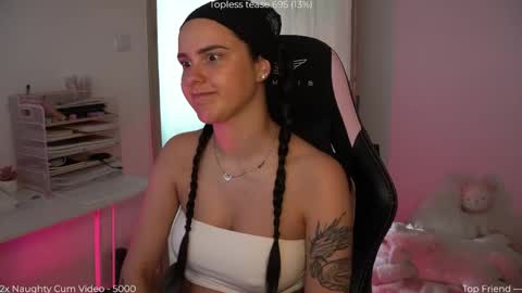 Snapshot of savvage_play chatting on May 15, 2026, 11:17 am Naomi online show from May 15, 2026, 11:17 am