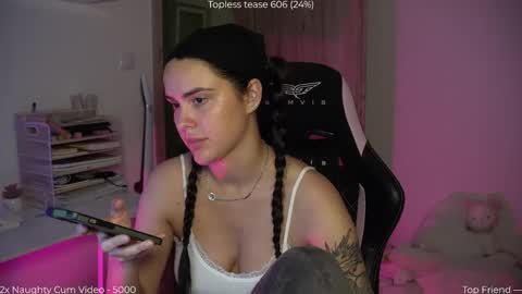 Snapshot of savvage_play chatting on May 17, 2026, 8:38 pm Naomi online show from May 17, 2026, 8:38 pm