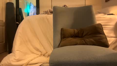 Stripper in Training online show from February 6, 2025, 5:25 am