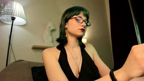 Snapshot of scarle_whisper chatting on February 20, 2026, 1:35 am Emmy online show from February 20, 2026, 1:35 am