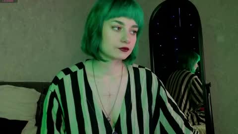 Snapshot of scarle_whisper chatting on May 19, 2026, 9:15 am Emmy online show from May 19, 2026, 9:15 am