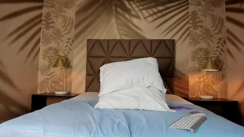 Scarleet online show from April 16, 2026, 7:58 pm