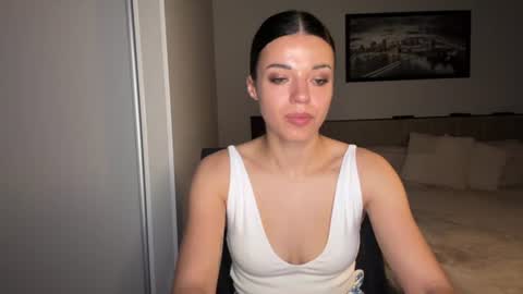 Sophie online show from June 25, 2026, 7:35 am