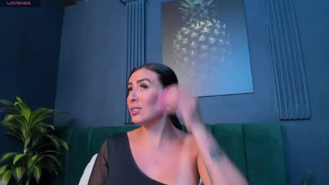 Scarlet Edwars online show from April 17, 2026, 6:55 pm