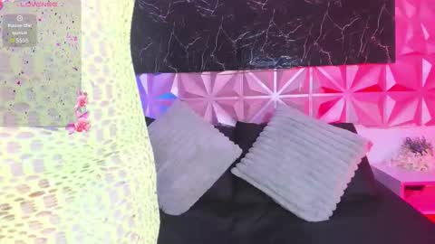 Scarlet  online show from February 12, 2026, 2:01 pm