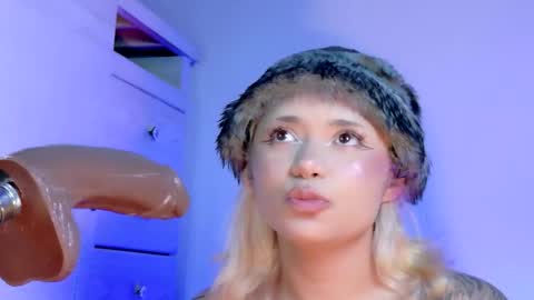 Snapshot of scarlet_gold chatting on April 21, 2026, 2:51 am scarlet_gold online show from April 21, 2026, 2:51 am