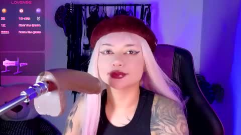 Snapshot of scarlet_gold chatting on June 17, 2026, 9:05 pm scarlet_gold online show from June 17, 2026, 9:05 pm