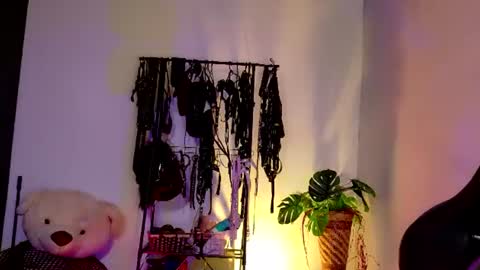 Snapshot of scarlet_gold chatting on July 15, 2026, 5:51 pm scarlet_gold online show from July 15, 2026, 5:51 pm