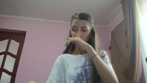 Snapshot of scarlet_rosse chatting on May 30, 2026, 8:22 am Scarlet online show from May 30, 2026, 8:22 am
