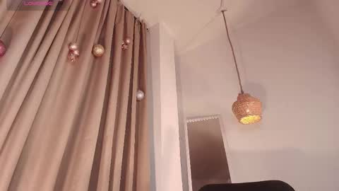 scarlet_veil online show from January 6, 2026, 6:44 pm