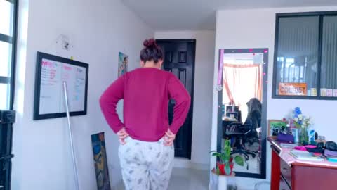 Snapshot of scarlett77_ chatting on July 28, 2026, 4:39 pm Scarletland welcome online show from July 28, 2026, 4:39 pm
