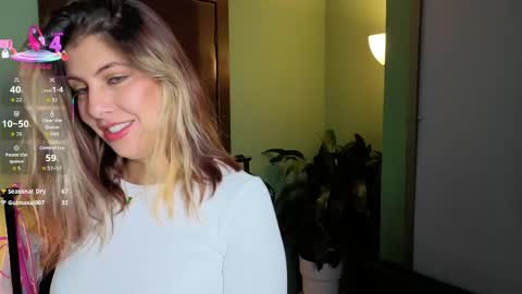 Snapshot of scarlett_moore_ chatting on May 20, 2026, 4:57 pm Scarlett online show from May 20, 2026, 4:57 pm