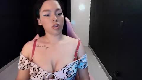 scarlett velvet  online show from March 16, 2026, 12:20 pm