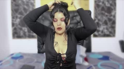 Scarlett online show from November 19, 2025, 1:33 pm