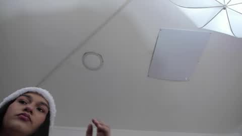 ScarlettCan online show from November 27, 2025, 1:35 pm