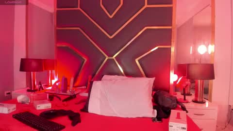 Snapshot of scarletthott1 chatting on October 1, 2025, 12:11 pm Scarlett Hot online show from October 1, 2025, 12:11 pm