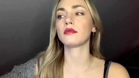 ScarlettxBlonde online show from May 18, 2026, 6:19 am