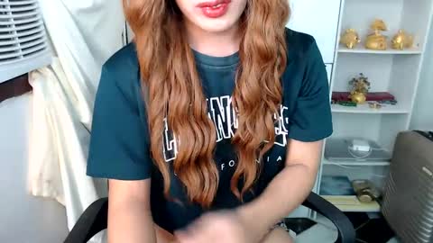 Snapshot of scarletxxxx chatting on December 2, 2024, 1:14 am Queen Scarlet online show from December 2, 2024, 1:14 am