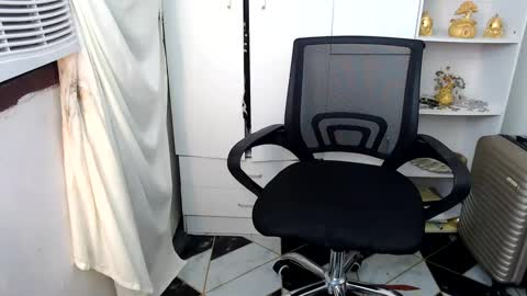 Snapshot of scarletxxxx chatting on January 12, 2025, 8:25 am Queen Scarlet online show from January 12, 2025, 8:25 am