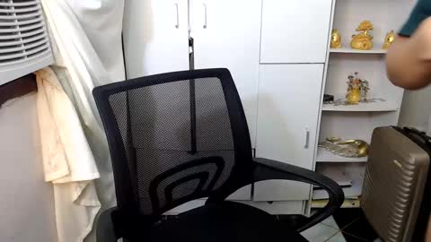 Snapshot of scarletxxxx chatting on January 19, 2025, 6:53 am Queen Scarlet online show from January 19, 2025, 6:53 am