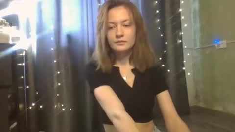 Snapshot of scented_elsa chatting on February 4, 2026, 11:27 am Elsa online show from February 4, 2026, 11:27 am