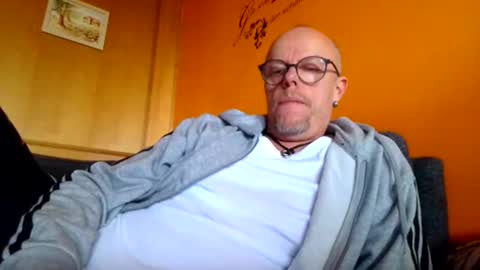 schmuhbaer1 online show from October 15, 2025, 10:59 am