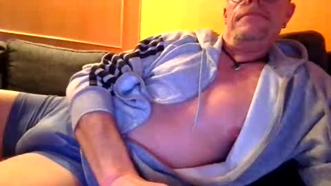 schmuhbaer1 online show from November 8, 2025, 7:19 am