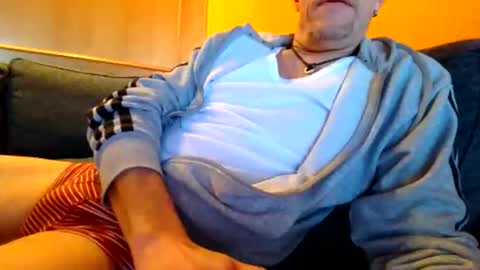 schmuhbaer1 online show from November 19, 2025, 7:41 am