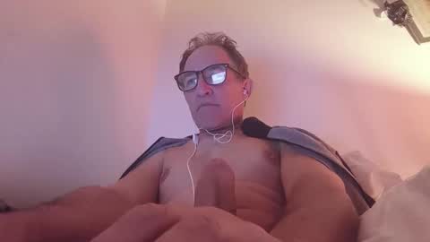 scotchwhieskie online show from April 18, 2026, 10:54 pm