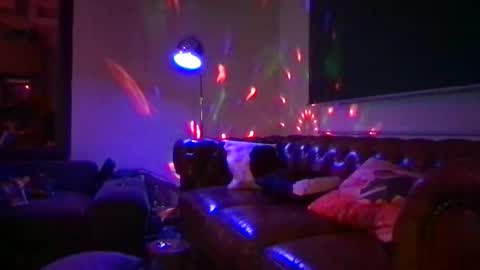 scotibeech online show from November 19, 2025, 2:17 pm