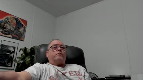 YourBannana1 online show from March 11, 2025, 4:18 pm