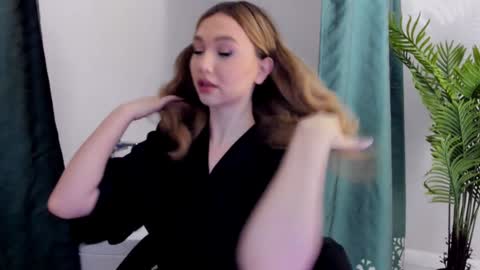 Snapshot of seaebreeze chatting on December 5, 2024, 7:38 pm Kate online show from December 5, 2024, 7:38 pm