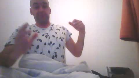 Snapshot of sean20775 chatting on October 1, 2025, 12:44 pm Sean online show from October 1, 2025, 12:44 pm