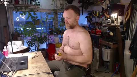 Snapshot of seattlemanwhore chatting on April 19, 2026, 2:05 pm Seattlemanwhore online show from April 19, 2026, 2:05 pm