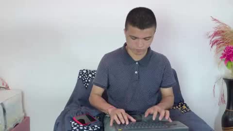 Snapshot of sebas_n_aly chatting on April 19, 2026, 2:33 am ely online show from April 19, 2026, 2:33 am